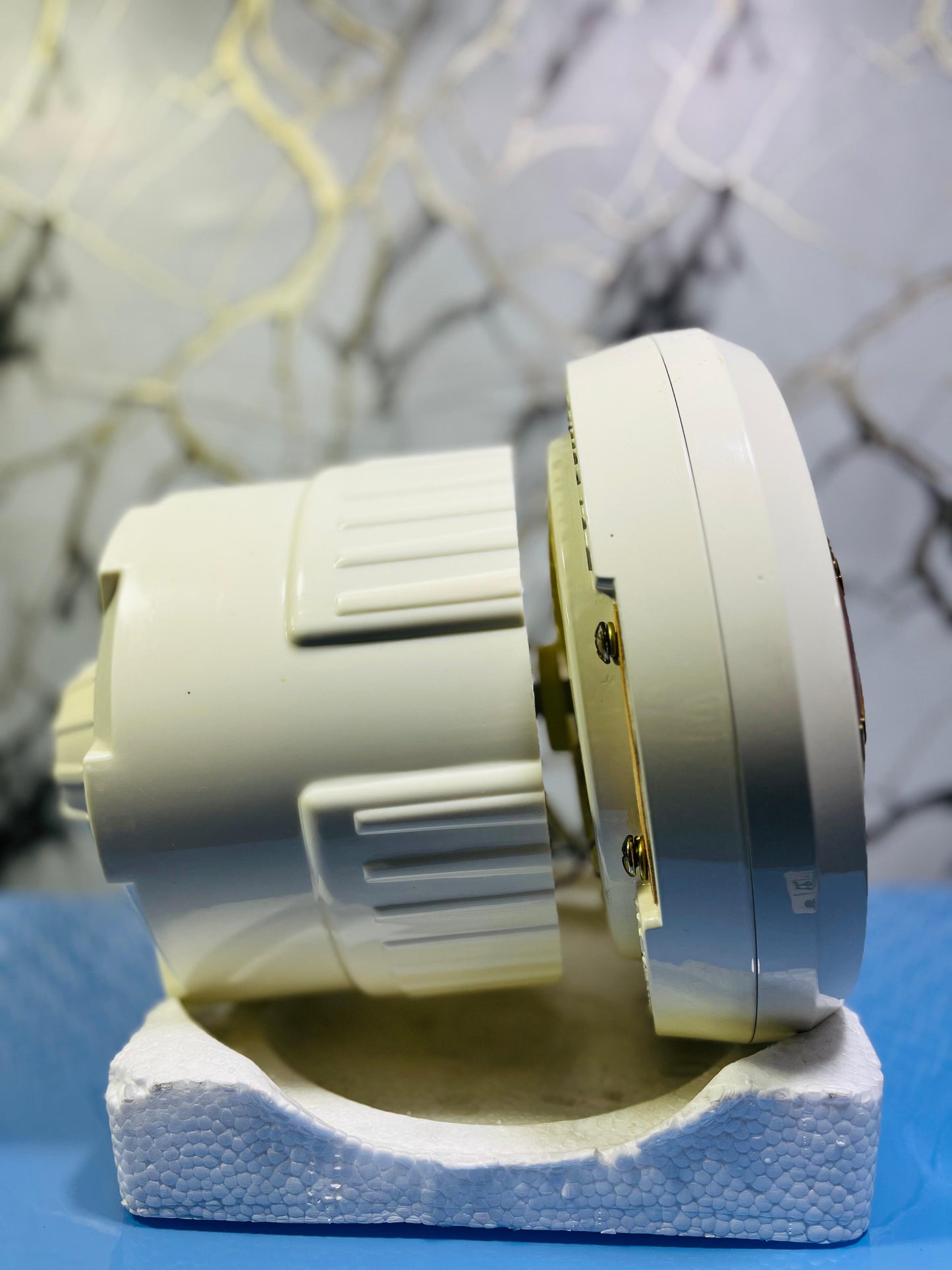 ceiling fan with lithium-ion battery